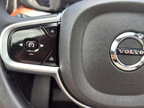 Used 2025 Volvo XC60 B5 Ultra w/ Protection Package Premier AWD/4WD image 9