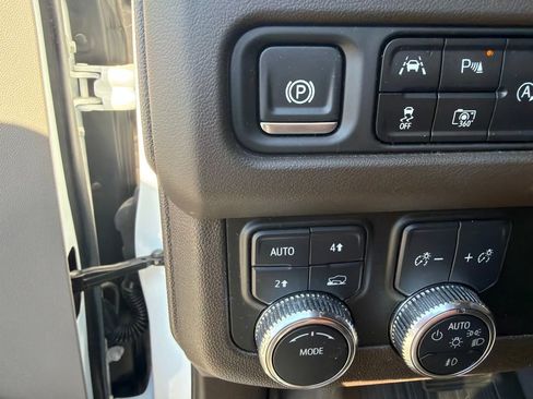 Used 2024 GMC Yukon XL SLT w/ SLT Premium Package AWD/4WD image 14