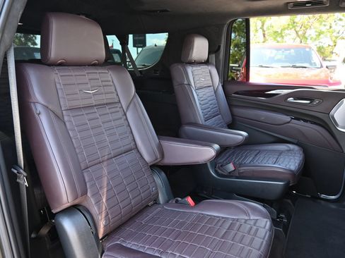Used 2023 Cadillac Escalade ESV Sport Platinum AWD/4WD image 24