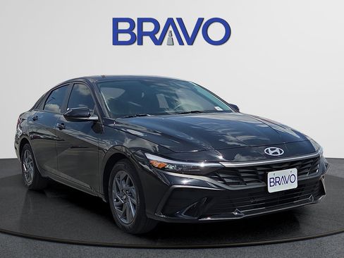Used 2024 Hyundai Elantra SEL FWD image 6