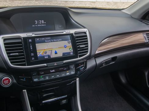 Used 2017 Honda Accord Touring image 24