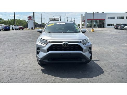 Certified 2020 Toyota RAV4 XLE w/ Convenience Package AWD/4WD image 2