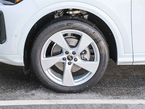 Certified 2025 Audi Q5 Premium Plus w/ Premium Plus image 9