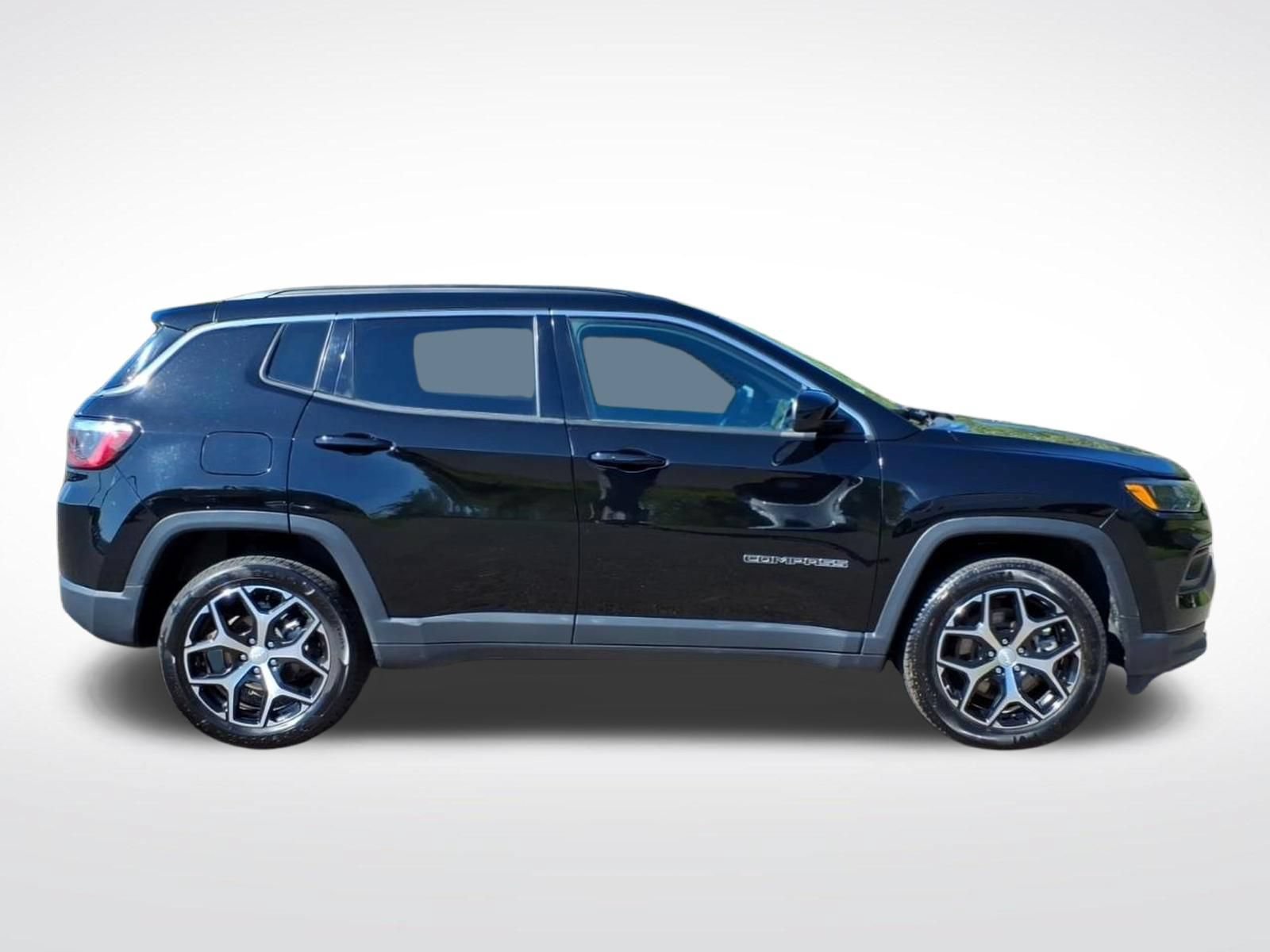 Used 2024 Jeep Compass Latitude AWD/4WD image 7