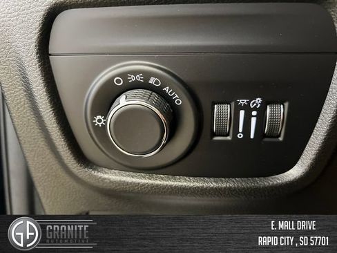 Used 2024 Jeep Grand Cherokee Altitude AWD/4WD image 31