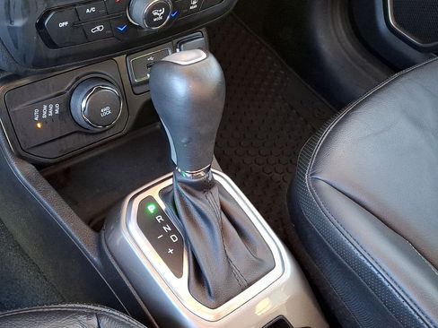 Used 2022 Jeep Renegade Limited AWD/4WD image 18