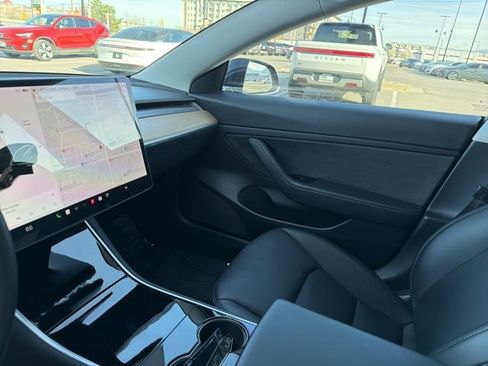 Used 2020 Tesla Model 3 Standard Range Plus image 23