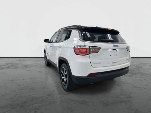 Used 2025 Jeep Compass Limited AWD/4WD image 2