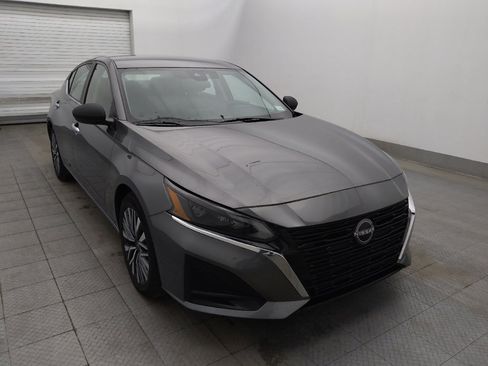 Used 2024 Nissan Altima 2.5 SV image 13