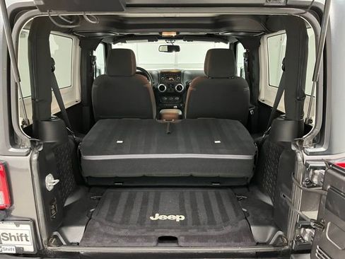 Used 2016 Jeep Wrangler Sahara w/ Connectivity Group AWD/4WD image 36