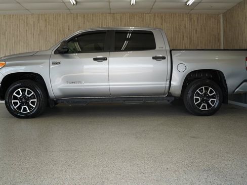 Used 2017 Toyota Tundra SR5 w/ SR5 Upgrade Package AWD/4WD image 5