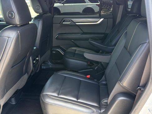Used 2024 GMC Acadia Elevation w/ Luxury Package FWD image 13