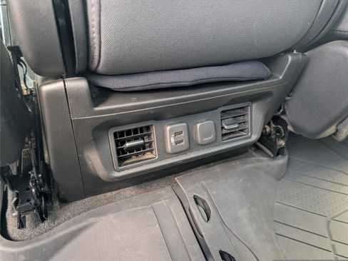 Used 2022 Chevrolet Silverado 1500 LT w/ Z71 Off-Road Package AWD/4WD image 10