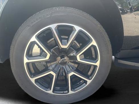 Used 2022 Chevrolet Suburban RST w/ Sport Performance Package AWD/4WD image 35