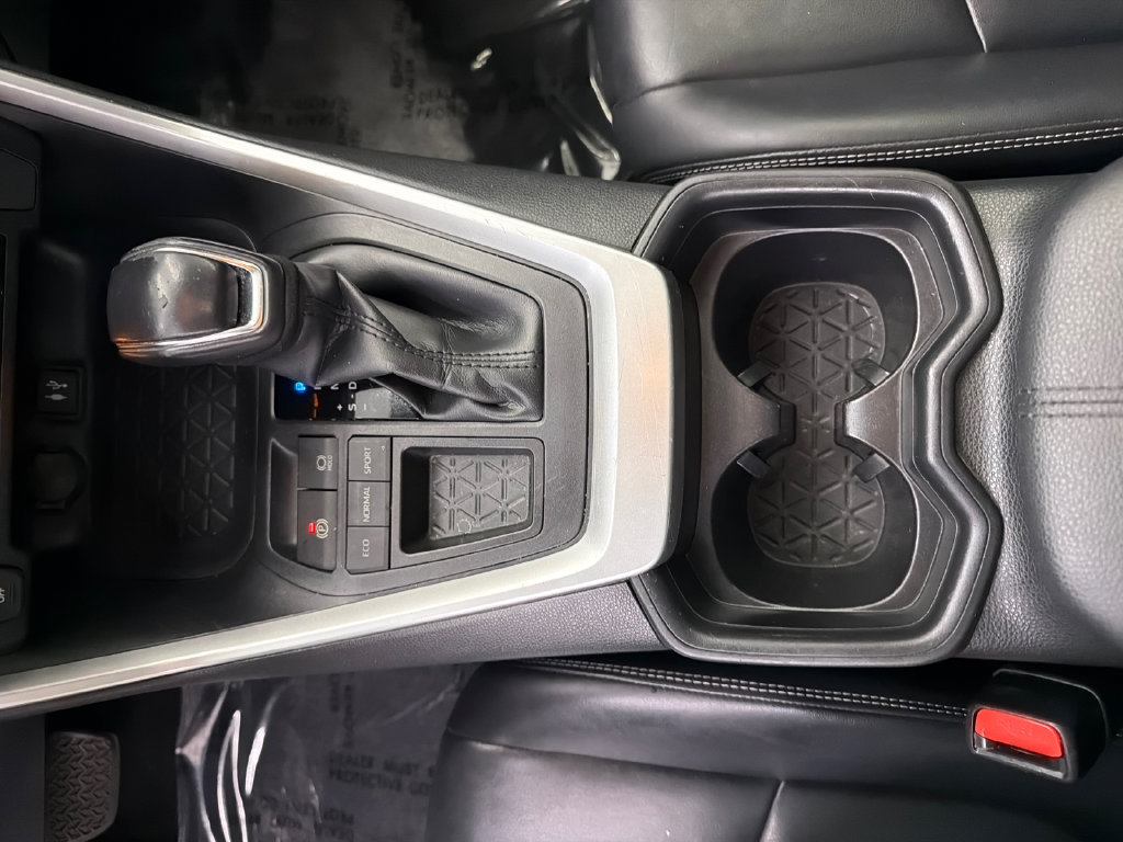 Used 2019 Toyota RAV4 XLE Premium FWD image 32