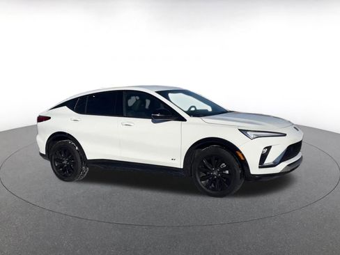 Used 2025 Buick Envista Sport Touring image 2