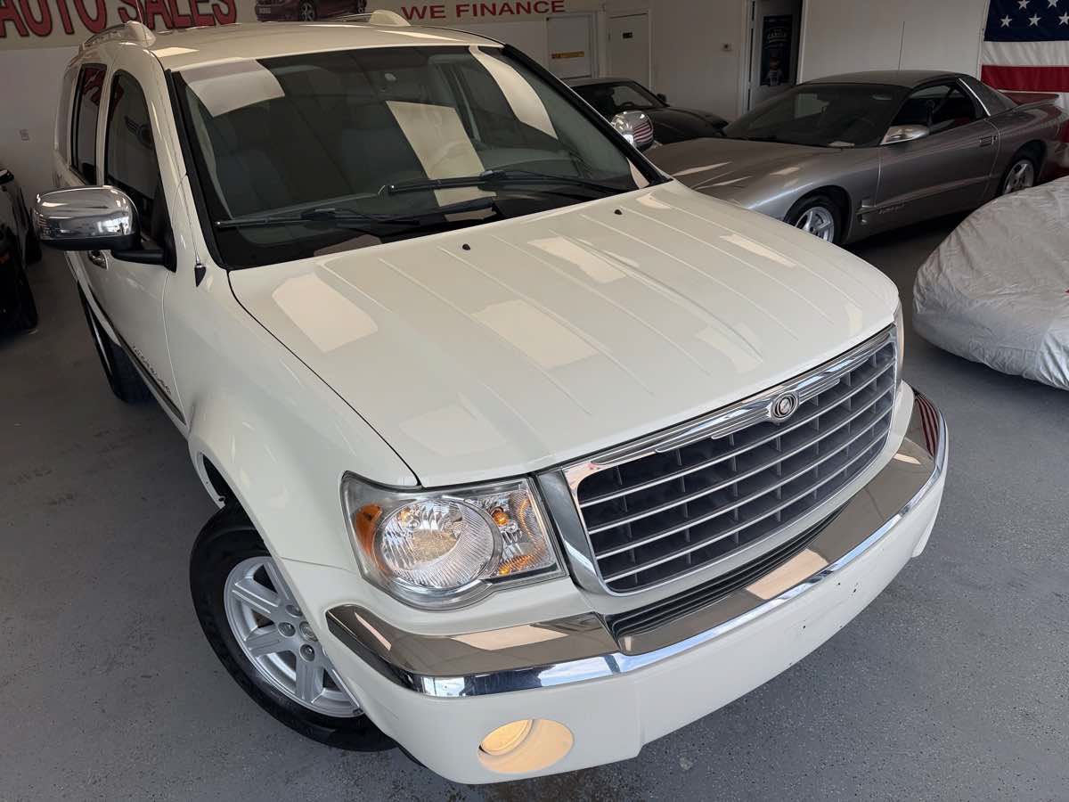 Used 2007 Chrysler Aspen Limited RWD image 11