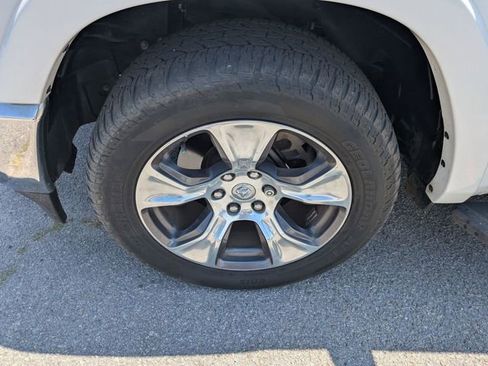 Used 2019 RAM 1500 Laramie AWD/4WD image 9