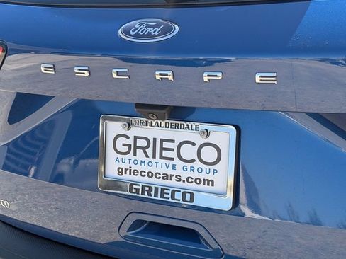 Used 2022 Ford Escape SE w/ SE Sport Appearance Package image 16