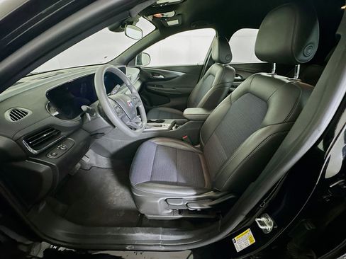 Used 2025 Buick Envista Preferred image 13