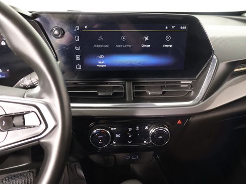 Used 2025 Chevrolet Trax ACTIV FWD image 5