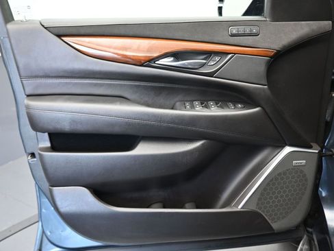 Used 2019 Cadillac Escalade Luxury image 9