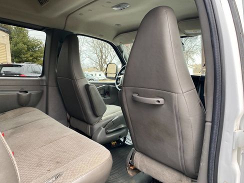 Used 2018 Chevrolet Express 3500 LS image 22