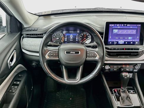 Used 2022 Jeep Compass Latitude w/ Sun and Sound Group FWD image 18