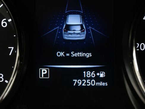 Used 2017 Nissan Rogue SL w/ SL Premium Package image 25