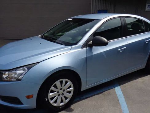 Used 2011 Chevrolet Cruze LS w/ Connectivity Package FWD image 5