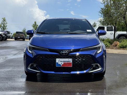 Used 2025 Toyota Corolla XSE FWD image 2