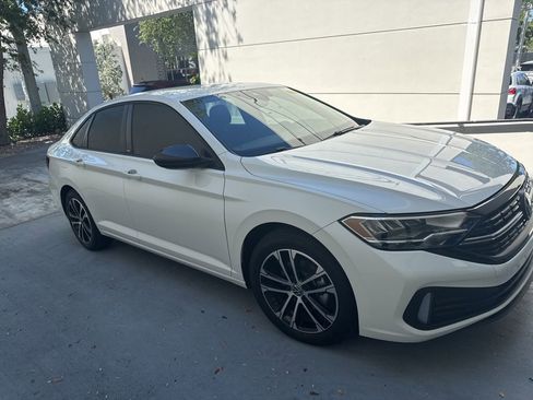 Used 2024 Volkswagen Jetta Sport FWD image 2