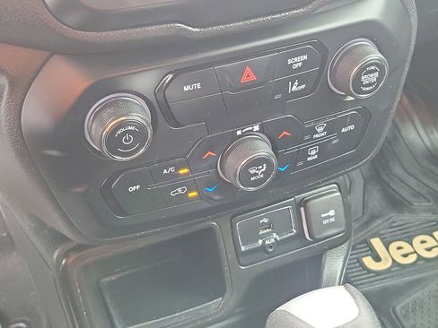 Used 2021 Jeep Renegade Sport FWD image 27