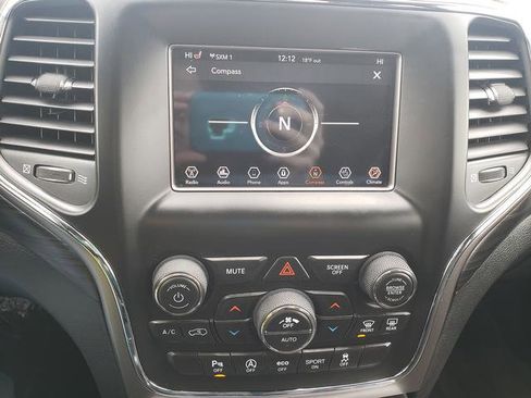 Used 2019 Jeep Grand Cherokee Laredo image 19