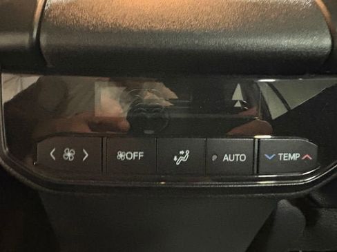 Certified 2025 Toyota Highlander XLE AWD/4WD image 25