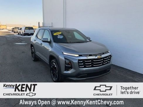 Used 2025 Chevrolet Equinox LT image 1