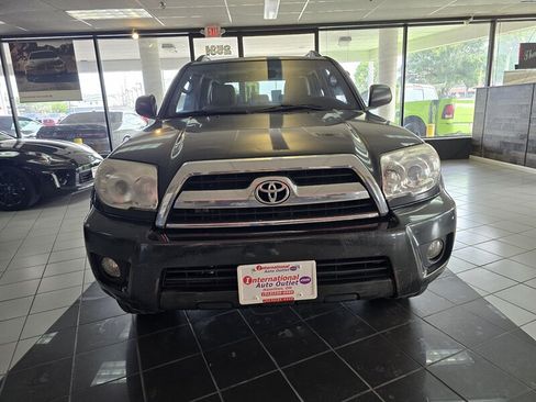 Used 2006 Toyota 4Runner SR5 AWD/4WD image 2