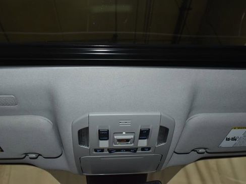 Used 2020 Toyota Highlander XLE image 21