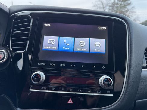 Used 2020 Mitsubishi Outlander SE image 19