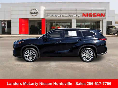 Used 2023 Toyota Highlander Platinum image 8