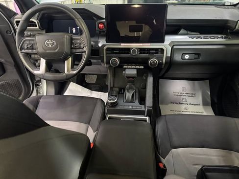 Used 2025 Toyota Tacoma TRD Off-Road AWD/4WD image 21