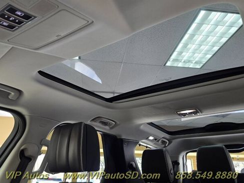 Used 2017 Land Rover Discovery First Edition image 47