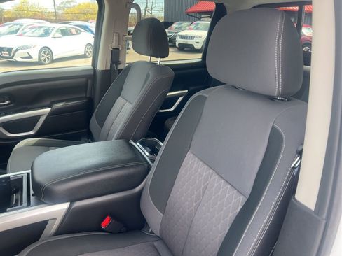 Used 2024 Nissan Titan SV w/ SV Convenience Package image 5