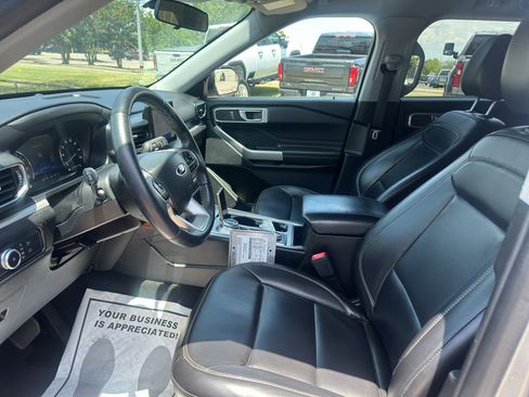 Used 2021 Ford Explorer XLT w/ Equipment Group 202A AWD/4WD image 19