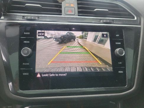 Used 2024 Volkswagen Tiguan SE R-Line image 10