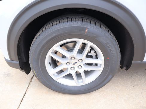 New 2026 Ford Explorer Active RWD image 20