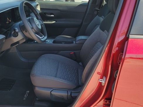 Used 2025 Nissan Kicks SV AWD/4WD image 6
