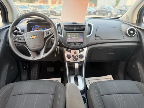 Used 2015 Chevrolet Trax LT w/ LT Sun and Sound Package image 17