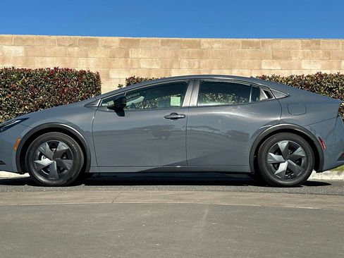 Used 2025 Toyota Prius LE image 7