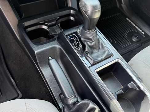 Used 2018 Toyota Tacoma SR w/ SR Convenience Package image 26